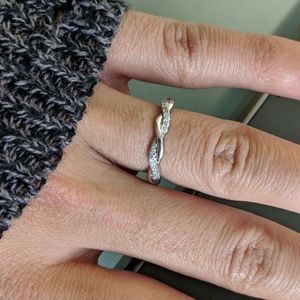 White Gold Diamond Twist Ring Size 5